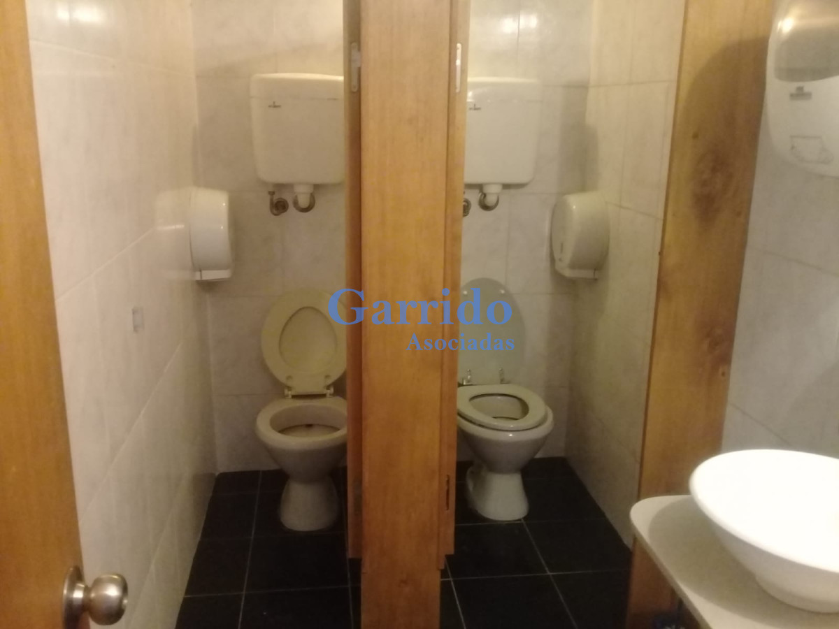 Casa ID.3464 - VENDO CASA ACONDICIONADA PARA RESTAURANTE O COMERCIO CENTRO MALDONADO