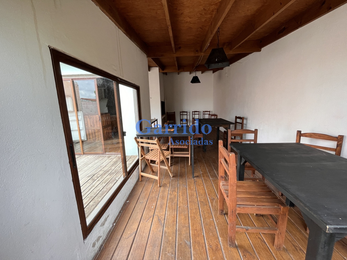 Casa ID.3464 - VENDO CASA ACONDICIONADA PARA RESTAURANTE O COMERCIO CENTRO MALDONADO