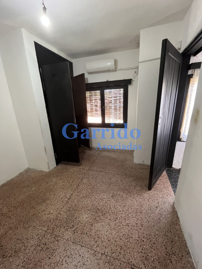 Casa ID.3464 - VENDO CASA ACONDICIONADA PARA RESTAURANTE O COMERCIO CENTRO MALDONADO