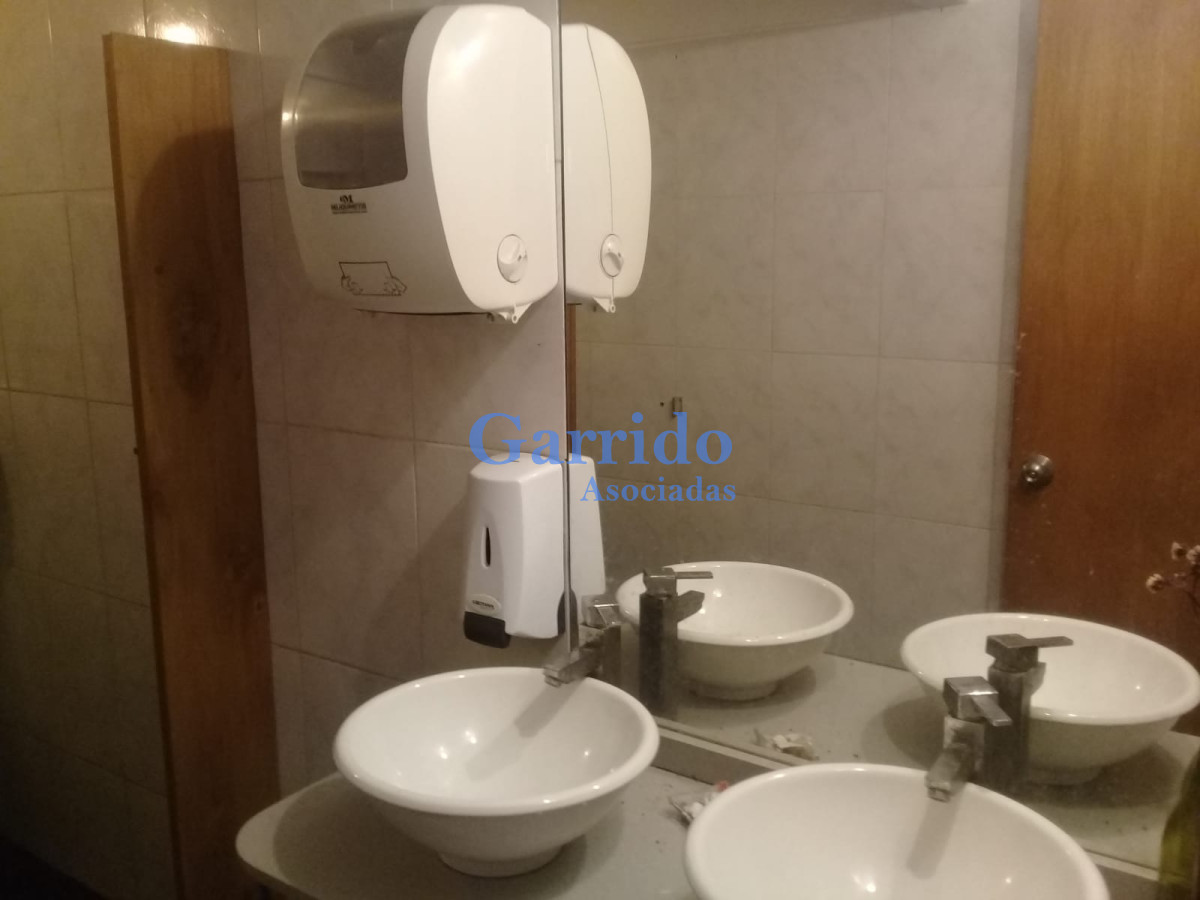 Casa ID.3464 - VENDO CASA ACONDICIONADA PARA RESTAURANTE O COMERCIO CENTRO MALDONADO