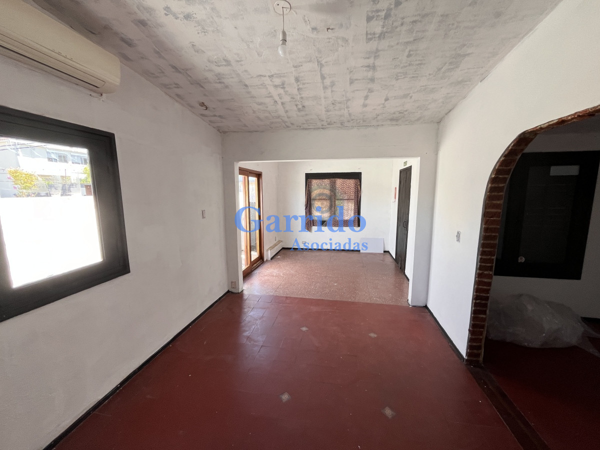 Casa ID.3464 - VENDO CASA ACONDICIONADA PARA RESTAURANTE O COMERCIO CENTRO MALDONADO