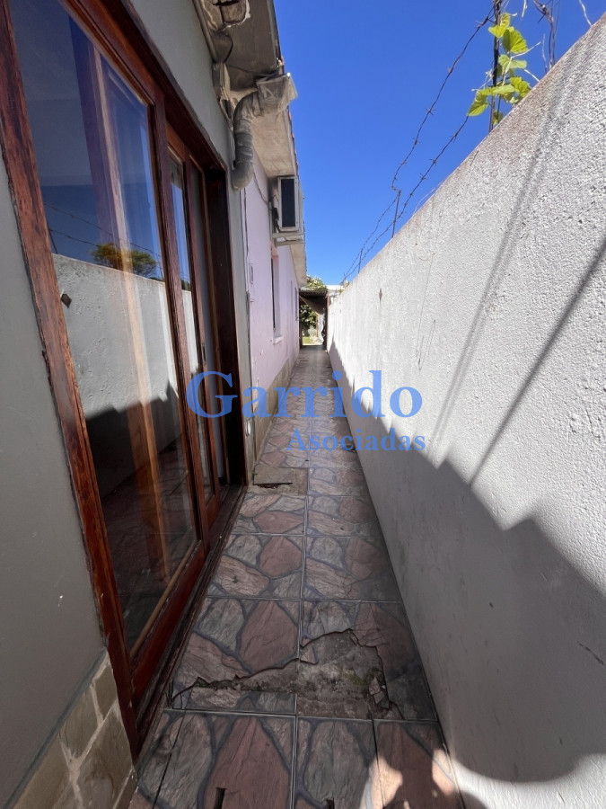 Casa ID.3464 - VENDO CASA ACONDICIONADA PARA RESTAURANTE O COMERCIO CENTRO MALDONADO