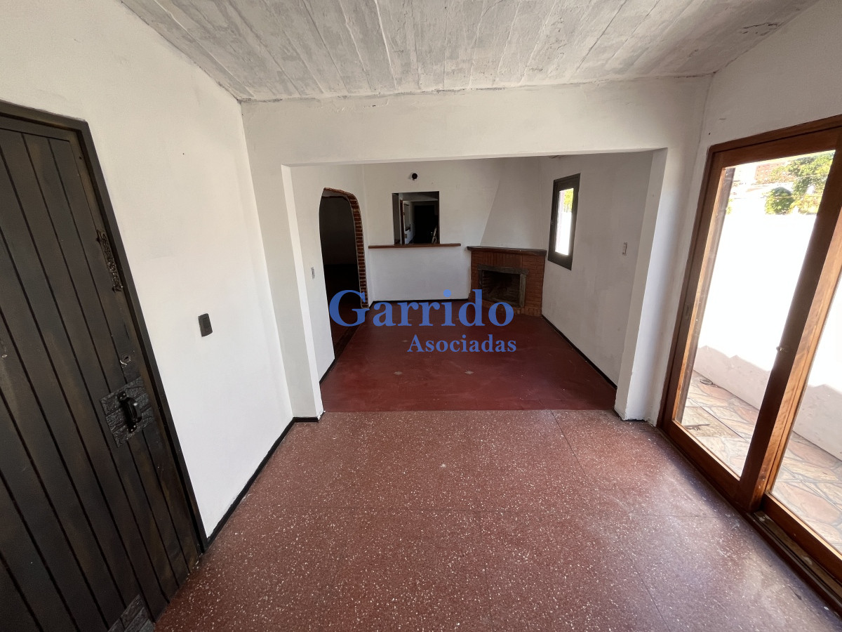 Casa ID.3464 - VENDO CASA ACONDICIONADA PARA RESTAURANTE O COMERCIO CENTRO MALDONADO