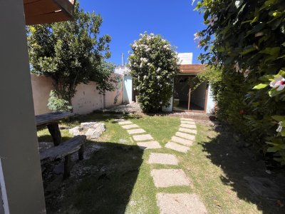 VENDO CASA ACONDICIONADA PARA RESTAURANTE O COMERCIO CENTRO MALDONADO