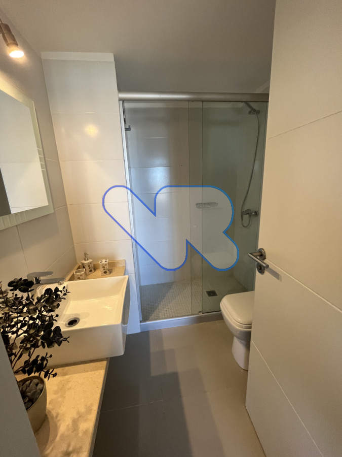 Apartamento ID.176 - Vendo apartamento bien ubicado en Punta del Este dos dormitorios y dos baños, terraza con parrillero