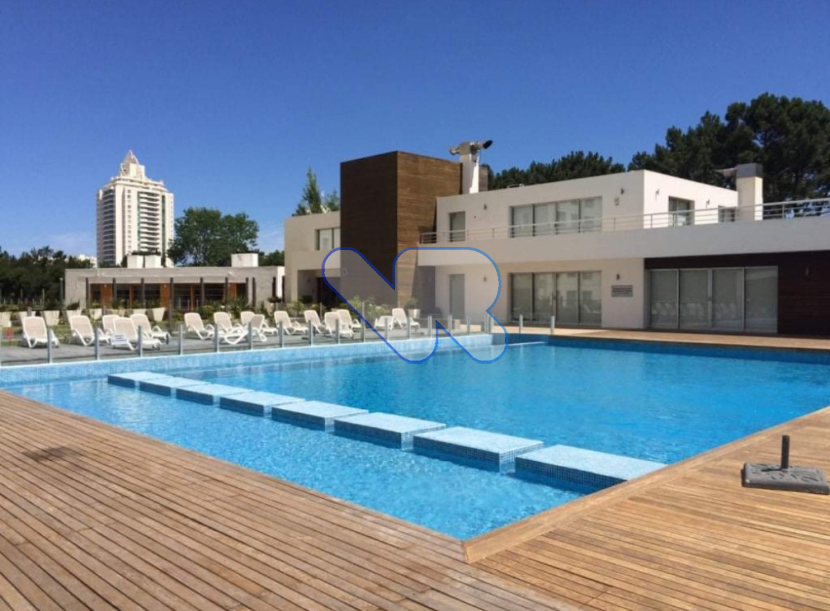 Apartamento ID.201 - Oportunidad VENTA apartamento 3 dormitorios 3 baños Brava Excelentes amenities 