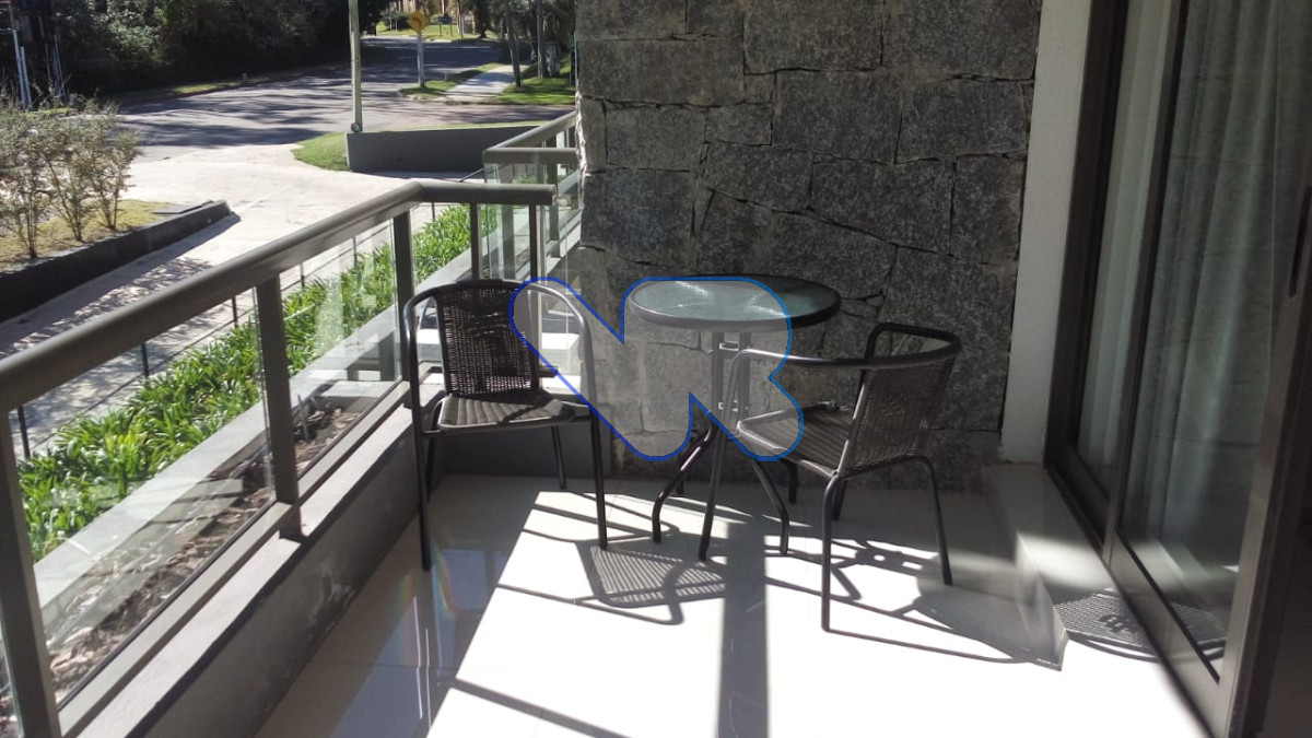 Apartamento ID.153 - Venta apartamento 2 dormitorios Terraza con parrillero y Amenities  Brava Punta del Este