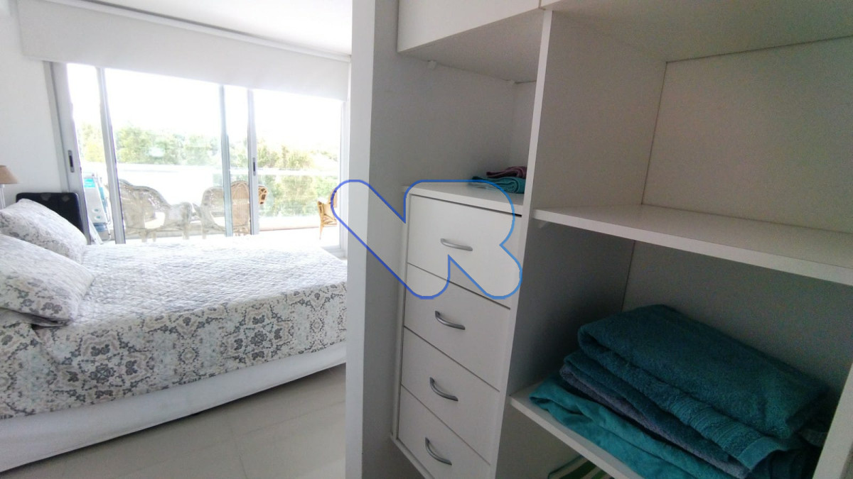 Apartamento ID.100 - Vendo apartamento  playa Brava 2 dormitorios, 2 baños, ed. con buenos Amenities Punta del este