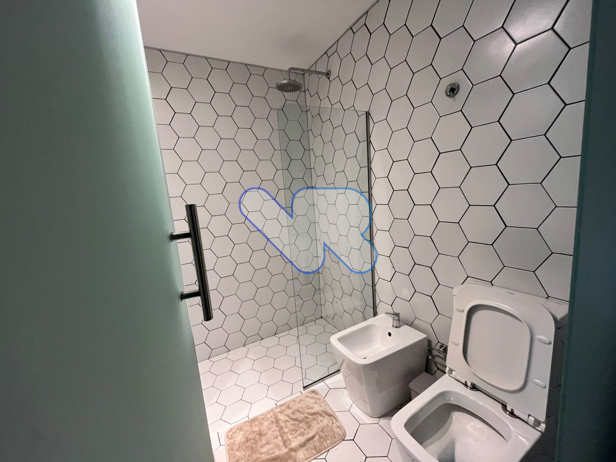 Apartamento ID.10 - VENDO Apartamento De Diseño,  amplio y moderno 3 Dormitorios En Suite, Amplio Con Parrillero, 2 Garage  Playa mansa , Punta del este