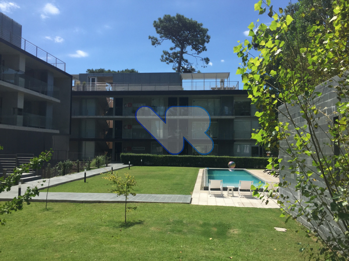 Apartamento ID.116 - Venta apartamento moderno 2 dormitorios (1 en suite), 2 baños con parrillero propio, piscina y garage