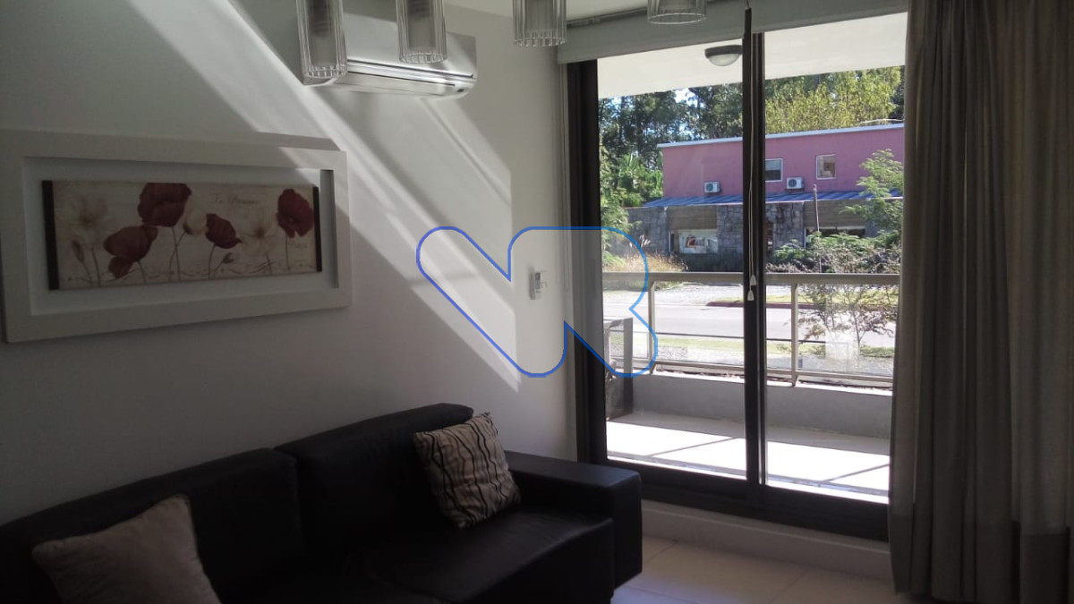 Apartamento ID.153 - Venta apartamento 2 dormitorios Terraza con parrillero y Amenities  Brava Punta del Este