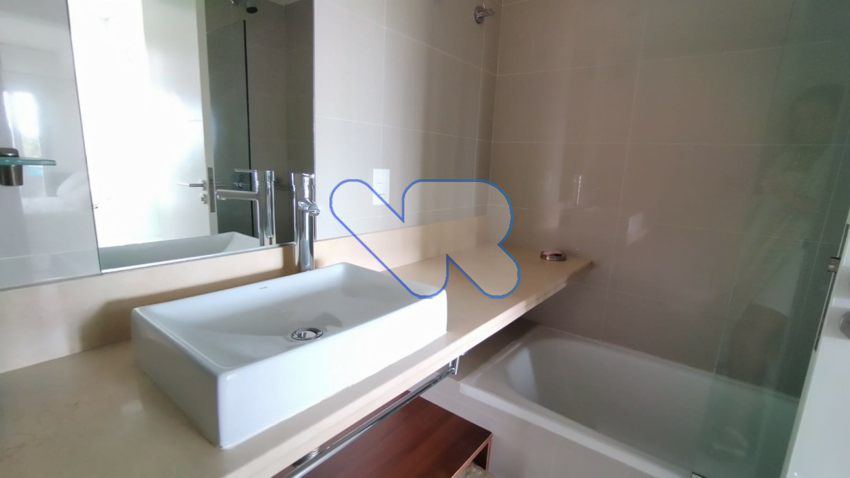 Apartamento ID.100 - Vendo apartamento  playa Brava 2 dormitorios, 2 baños, ed. con buenos Amenities Punta del este