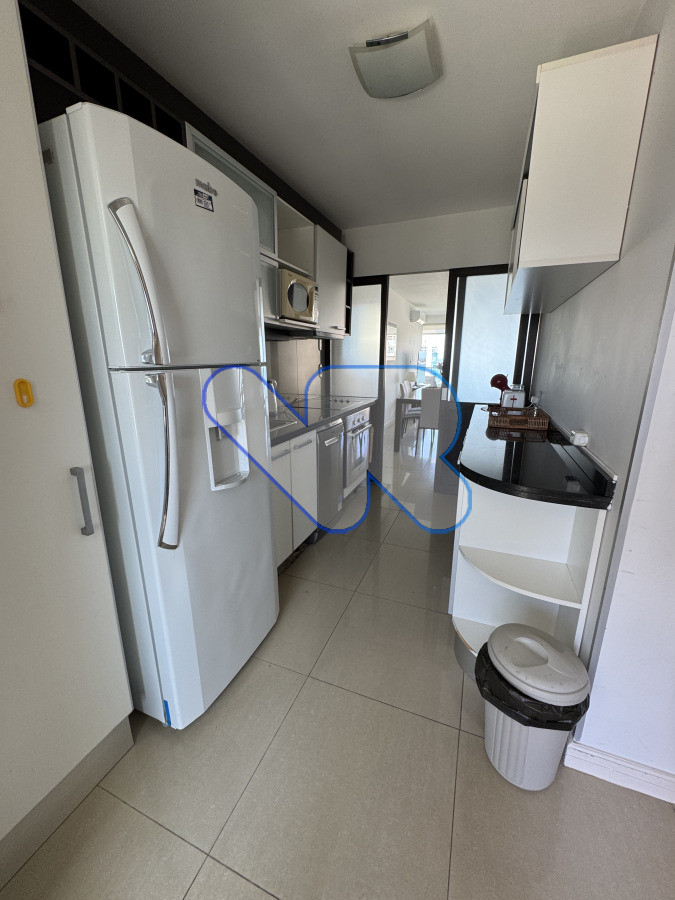 Apartamento ID.193 - Alquiler de Temporada - Apartamento con Vista al Mar y Amenities en Punta del Este, playa mansa