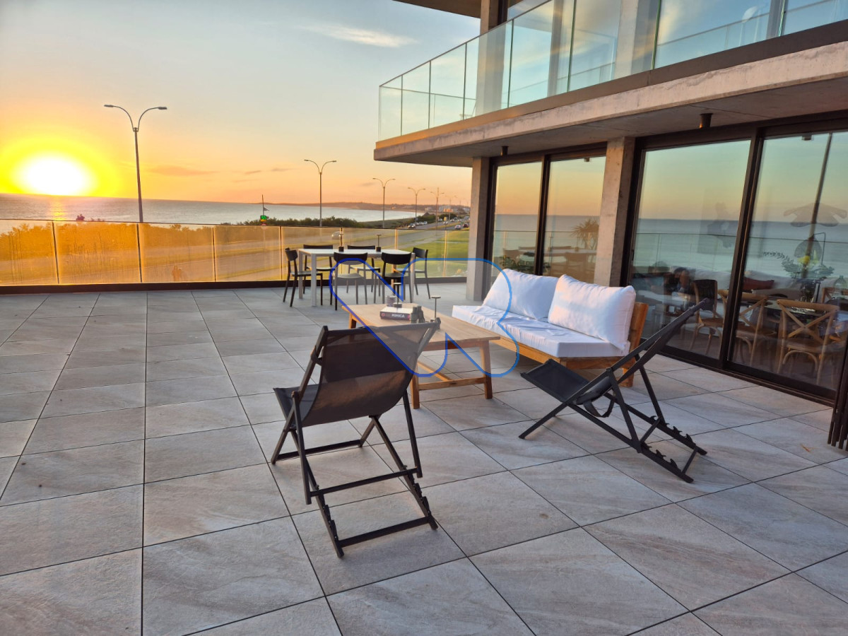 Apartamento ID.155 - Alquilo temporal Hermoso apto en Alquiler Punta del Este frente al mar,  2 dormitorios, 2 baños, excelente ubicación. Punta del Este