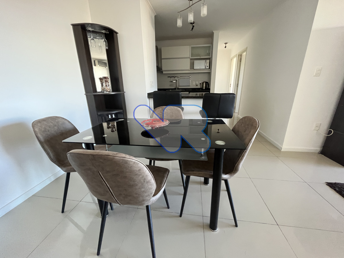 Apartamento ID.176 - Vendo apartamento bien ubicado en Punta del Este dos dormitorios y dos baños, terraza con parrillero