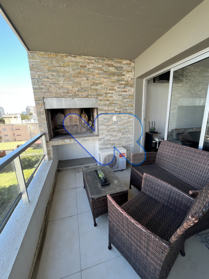 Apartamento ID.176 - Vendo apartamento bien ubicado en Punta del Este dos dormitorios y dos baños, terraza con parrillero