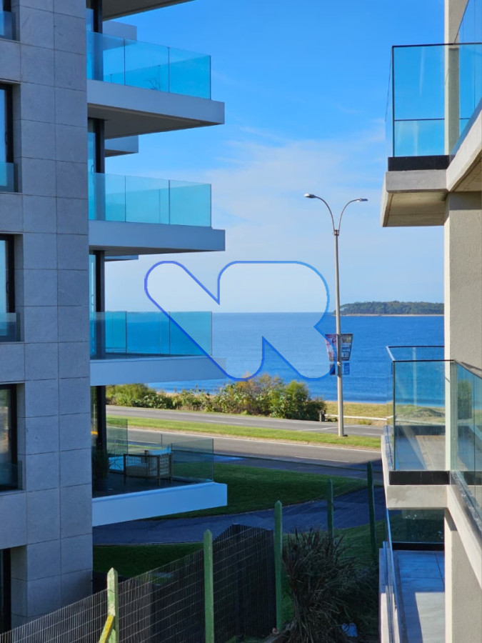Apartamento ID.210 - Alquiler Anual 2 dormitorios 2 baños - con Garage y Amenties ,  Punta del Este,  Edificio Nuevo Frente al Mar