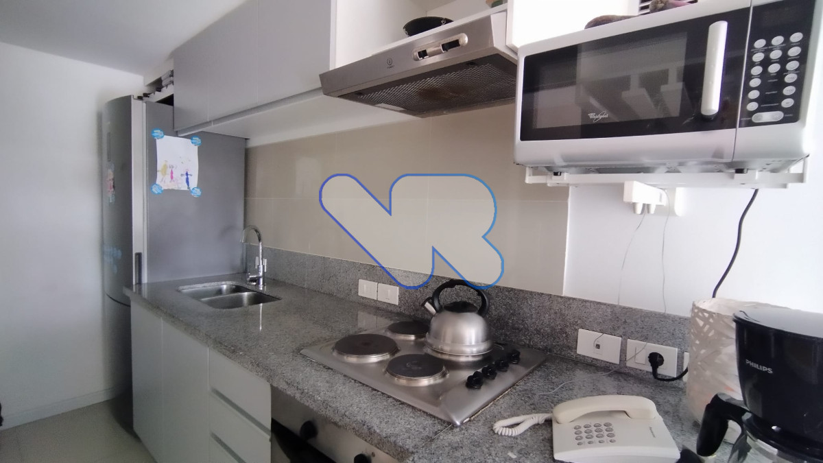 Apartamento ID.100 - Vendo apartamento  playa Brava 2 dormitorios, 2 baños, ed. con buenos Amenities Punta del este