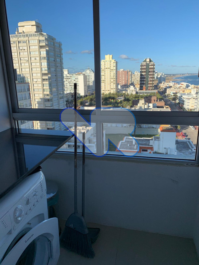 Apartamento ID.135 - Oportunidad! Vendo apartamento Península Punta  del Este 3 dormitorios y dependencia de serv Piscina climatizada Amenities