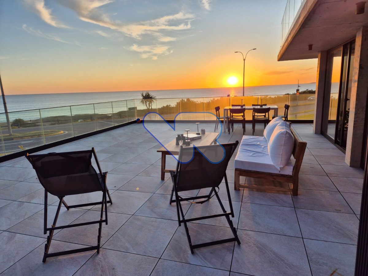 Apartamento ID.155 - Alquilo temporal Hermoso apto en Alquiler Punta del Este frente al mar,  2 dormitorios, 2 baños, excelente ubicación. Punta del Este
