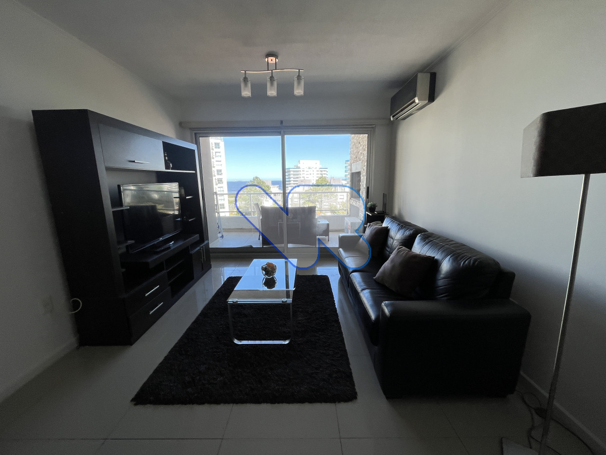 Apartamento ID.176 - Vendo apartamento bien ubicado en Punta del Este dos dormitorios y dos baños, terraza con parrillero