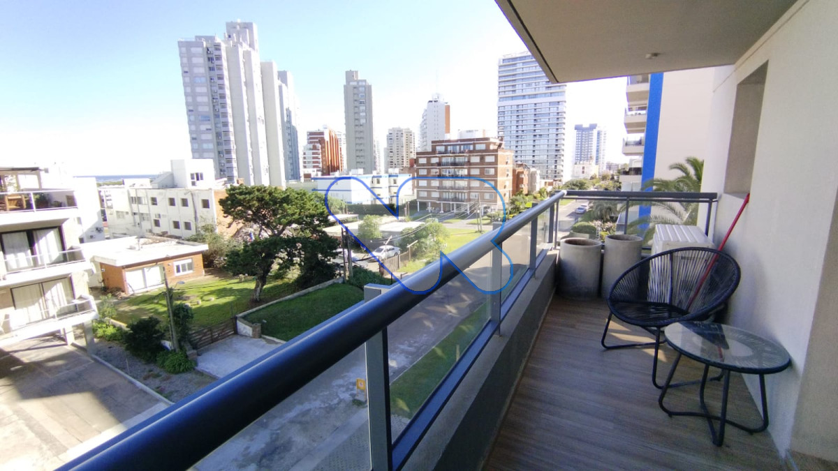 Apartamento ID.152 - Alquiler anual apartamento 2 dormitorios 2 baños Brava Punta del este con terraza y amenities