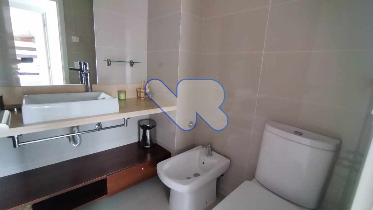 Apartamento ID.100 - Vendo apartamento  playa Brava 2 dormitorios, 2 baños, ed. con buenos Amenities Punta del este