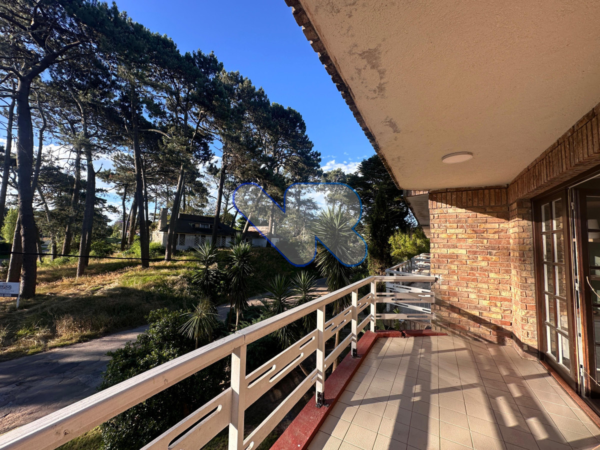 Apartamento ID.165 - Vendo hermoso apartamento amplio, reciclado y muy bien equipado Zona Cantegrill Punta del Este