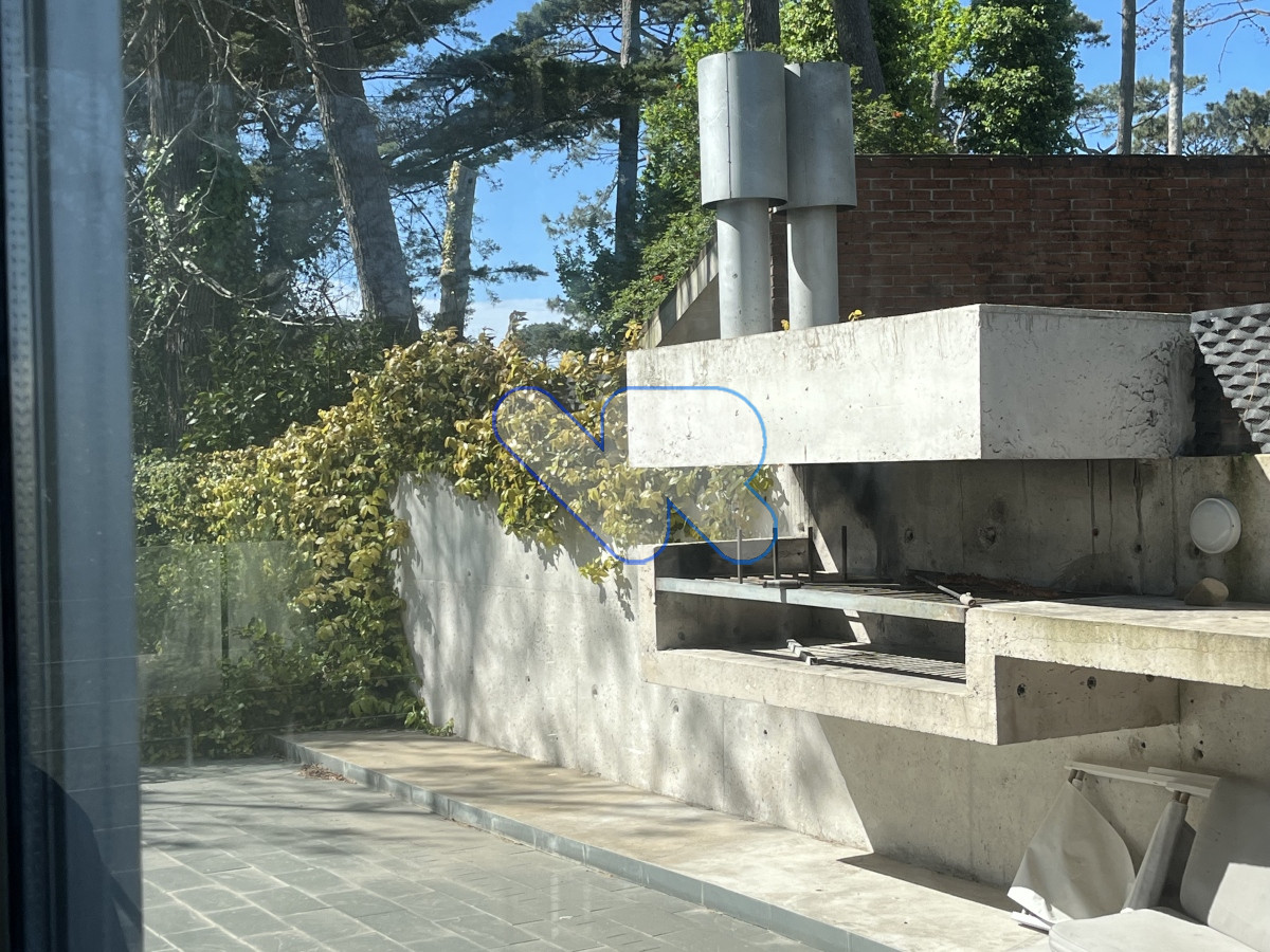 Apartamento ID.10 - VENDO Apartamento De Diseño,  amplio y moderno 3 Dormitorios En Suite, Amplio Con Parrillero, 2 Garage  Playa mansa , Punta del este