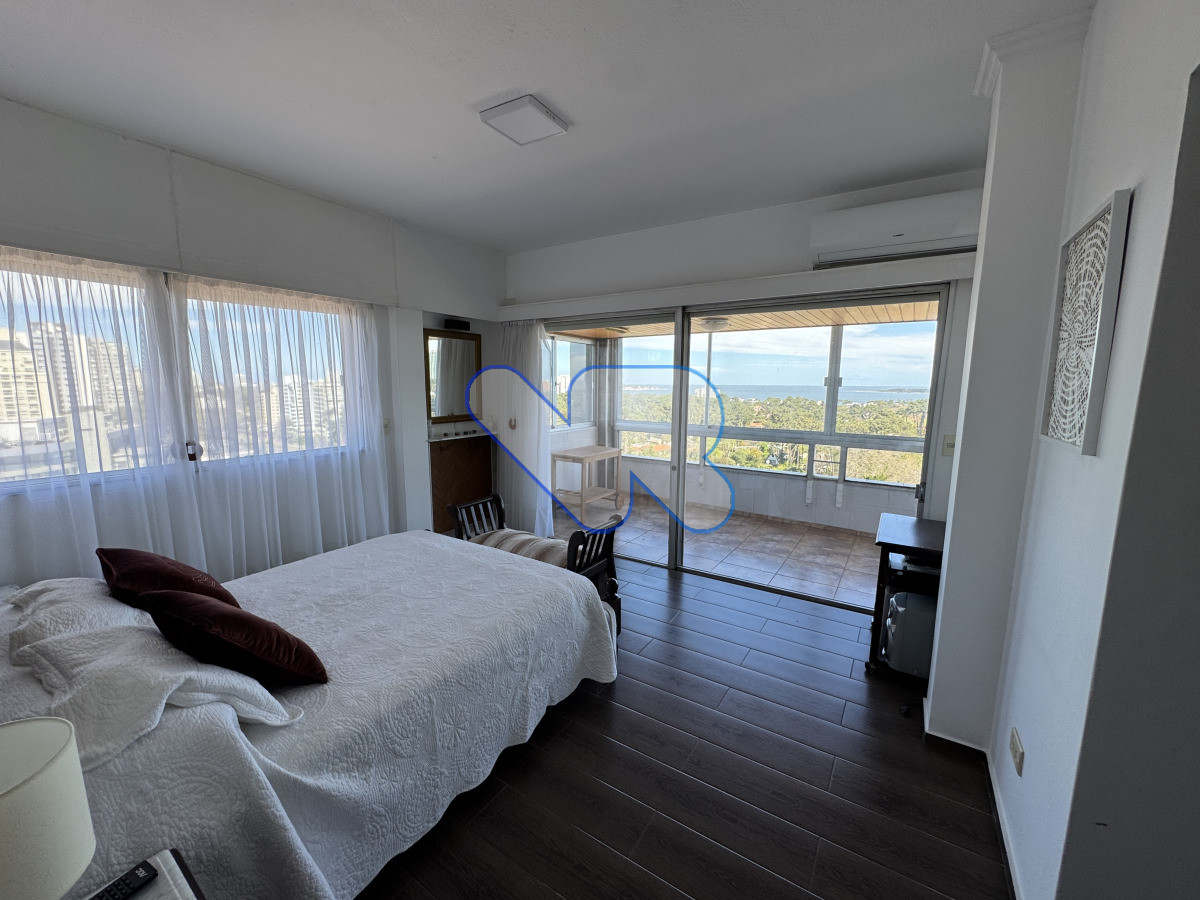 Apartamento ID.194 - Venta de Apartamento 2 dormitorios, 2 baños en Punta del Este - Parada 14 Roosevelt