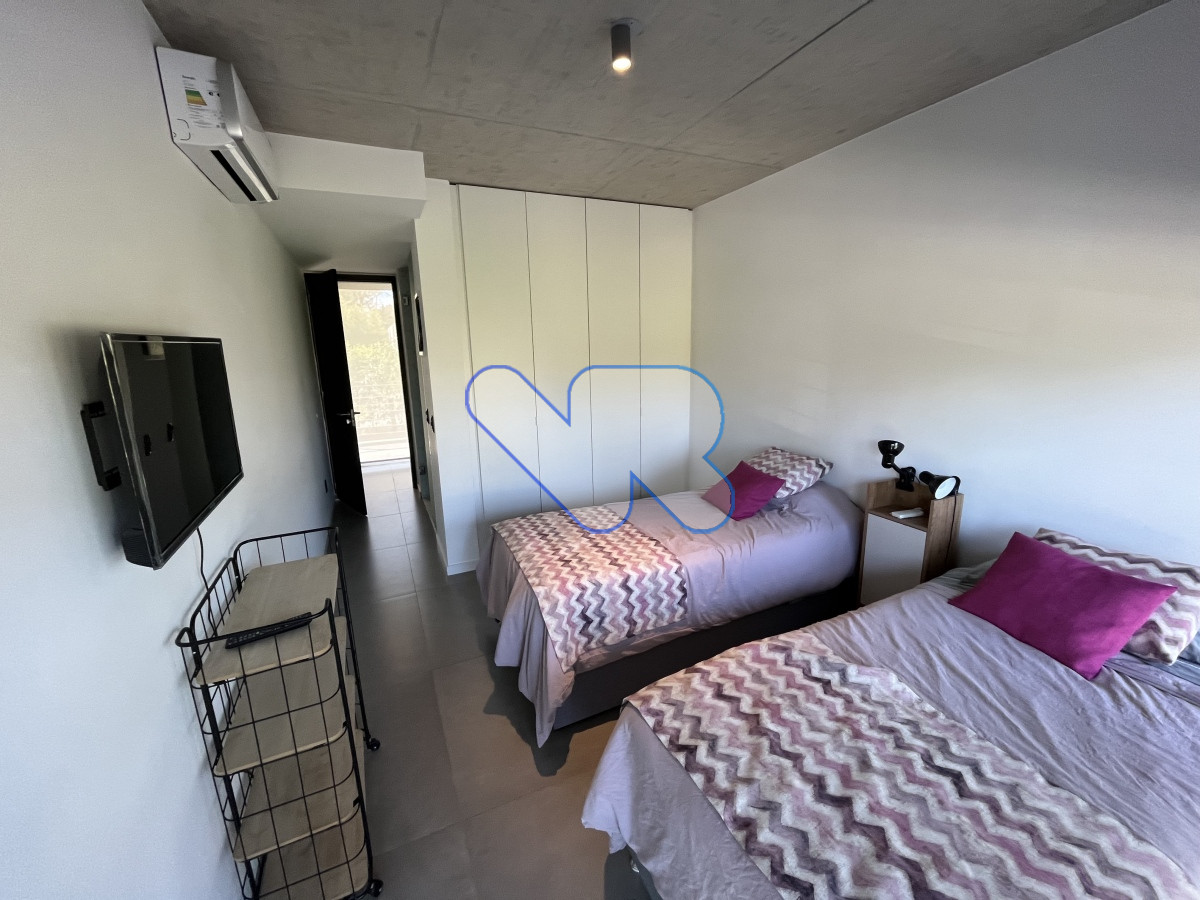 Apartamento ID.10 - VENDO Apartamento De Diseño,  amplio y moderno 3 Dormitorios En Suite, Amplio Con Parrillero, 2 Garage  Playa mansa , Punta del este