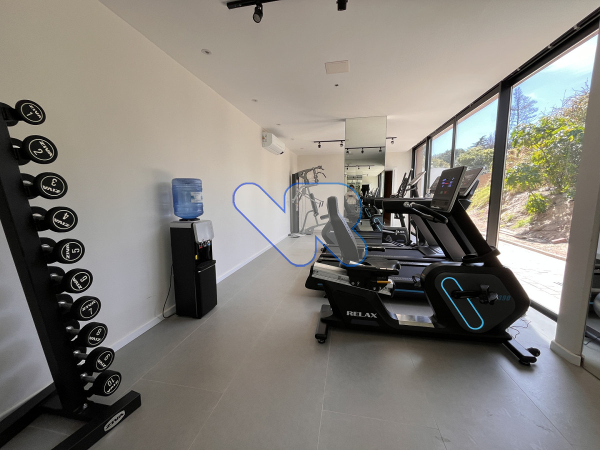 Apartamento ID.210 - Alquiler Anual 2 dormitorios 2 baños - con Garage y Amenties ,  Punta del Este,  Edificio Nuevo Frente al Mar
