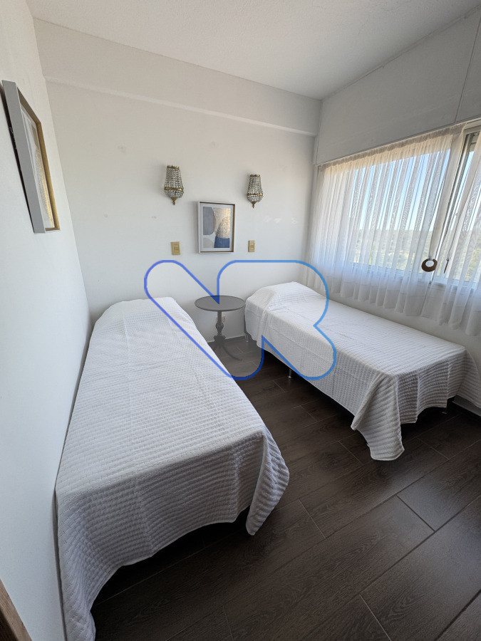 Apartamento ID.194 - Venta de Apartamento 2 dormitorios, 2 baños en Punta del Este - Parada 14 Roosevelt