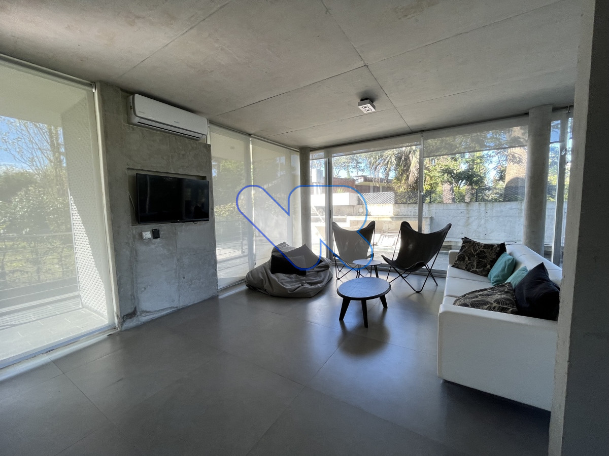 Apartamento ID.10 - VENDO Apartamento De Diseño,  amplio y moderno 3 Dormitorios En Suite, Amplio Con Parrillero, 2 Garage  Playa mansa , Punta del este