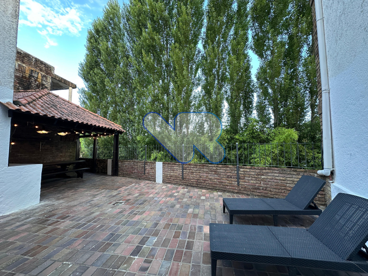 Apartamento ID.165 - Vendo hermoso apartamento amplio, reciclado y muy bien equipado Zona Cantegrill Punta del Este