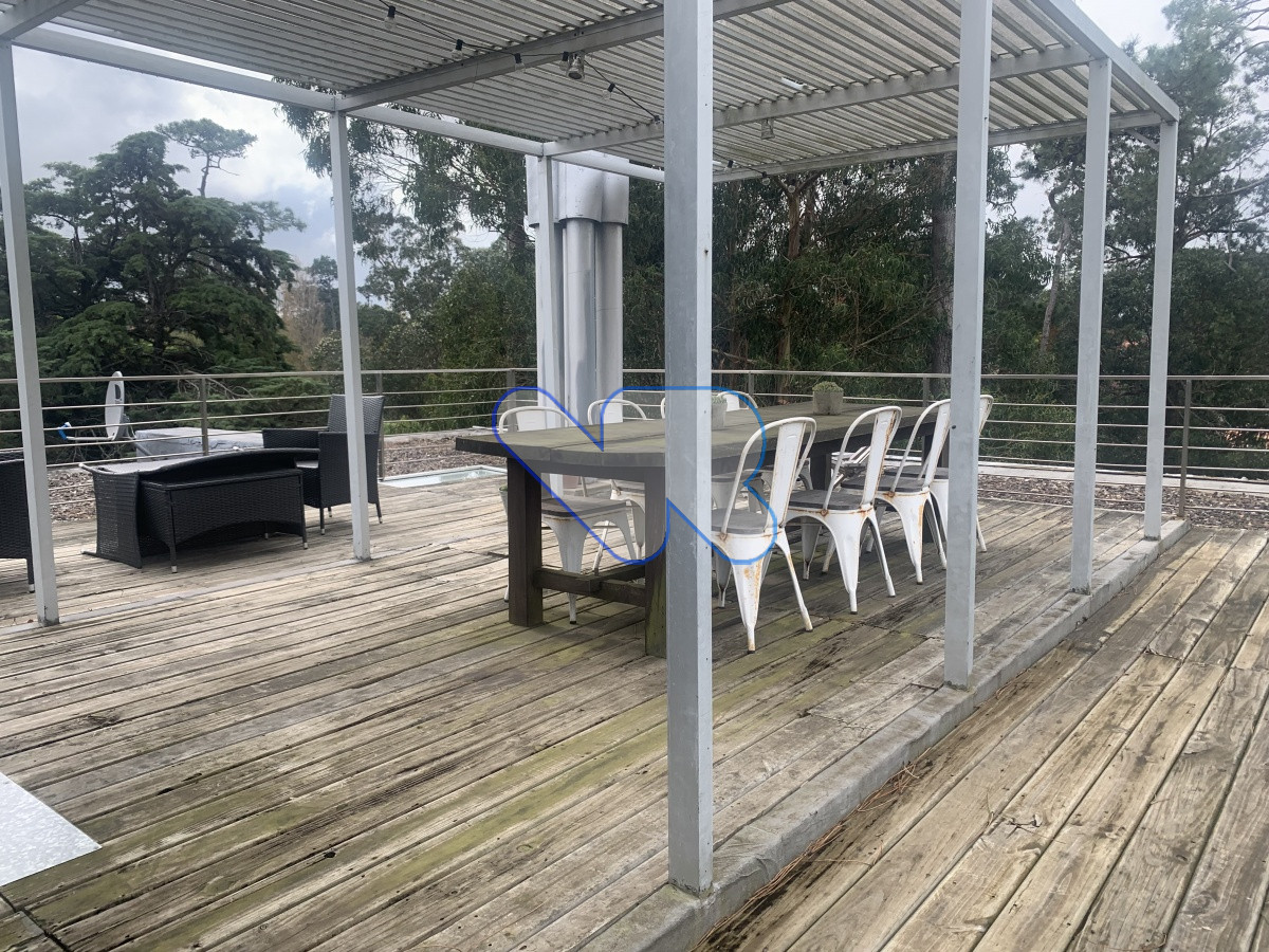 Apartamento ID.116 - Venta apartamento moderno 2 dormitorios (1 en suite), 2 baños con parrillero propio, piscina y garage