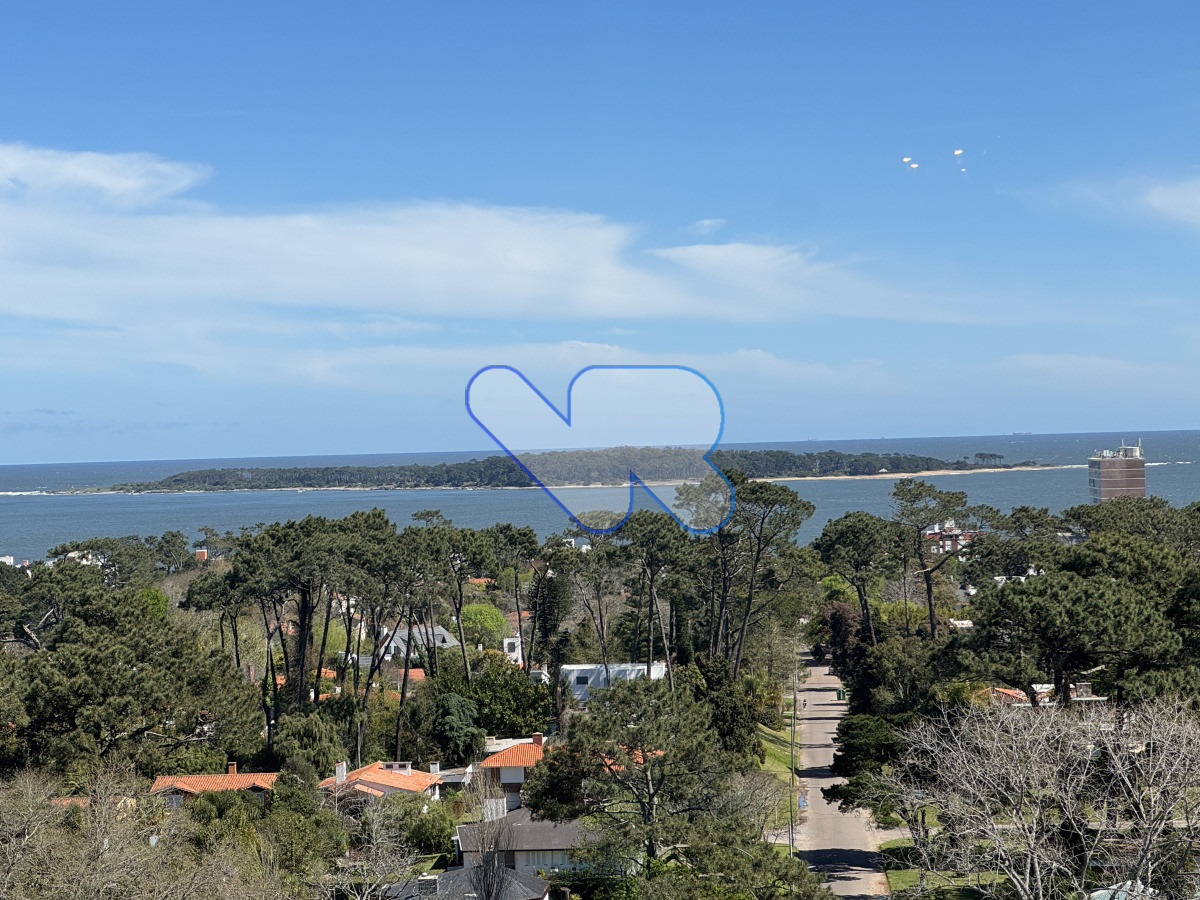 Apartamento ID.194 - Venta de Apartamento 2 dormitorios, 2 baños en Punta del Este - Parada 14 Roosevelt