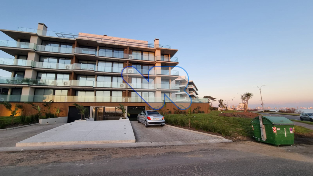 Apartamento ID.155 - Alquilo temporal Hermoso apto en Alquiler Punta del Este frente al mar,  2 dormitorios, 2 baños, excelente ubicación. Punta del Este