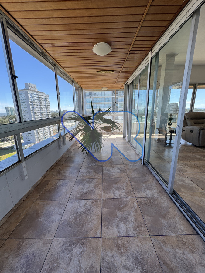 Apartamento ID.194 - Venta de Apartamento 2 dormitorios, 2 baños en Punta del Este - Parada 14 Roosevelt