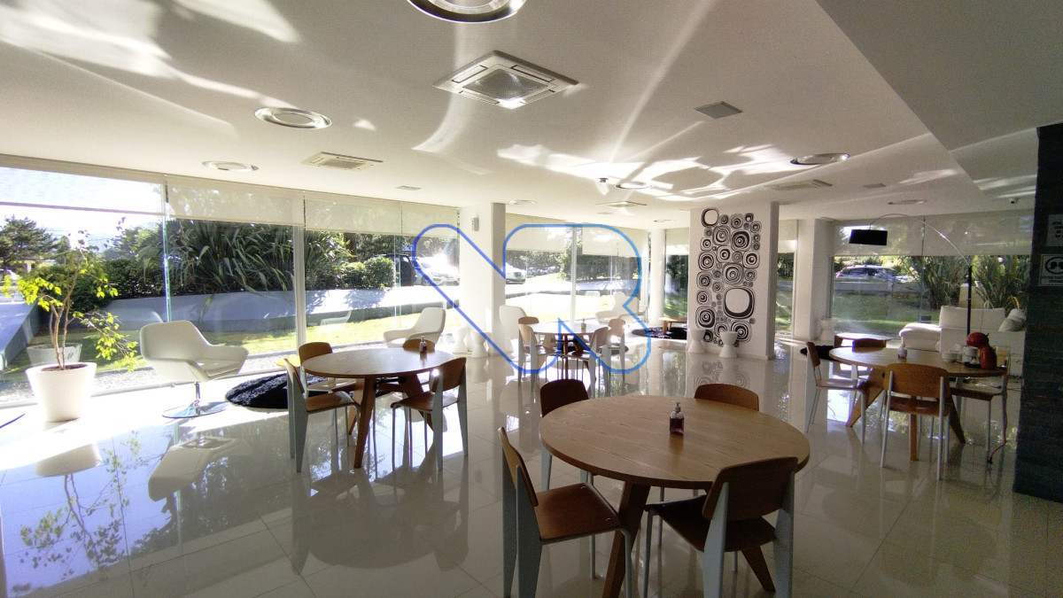 Apartamento ID.100 - Vendo apartamento  playa Brava 2 dormitorios, 2 baños, ed. con buenos Amenities Punta del este