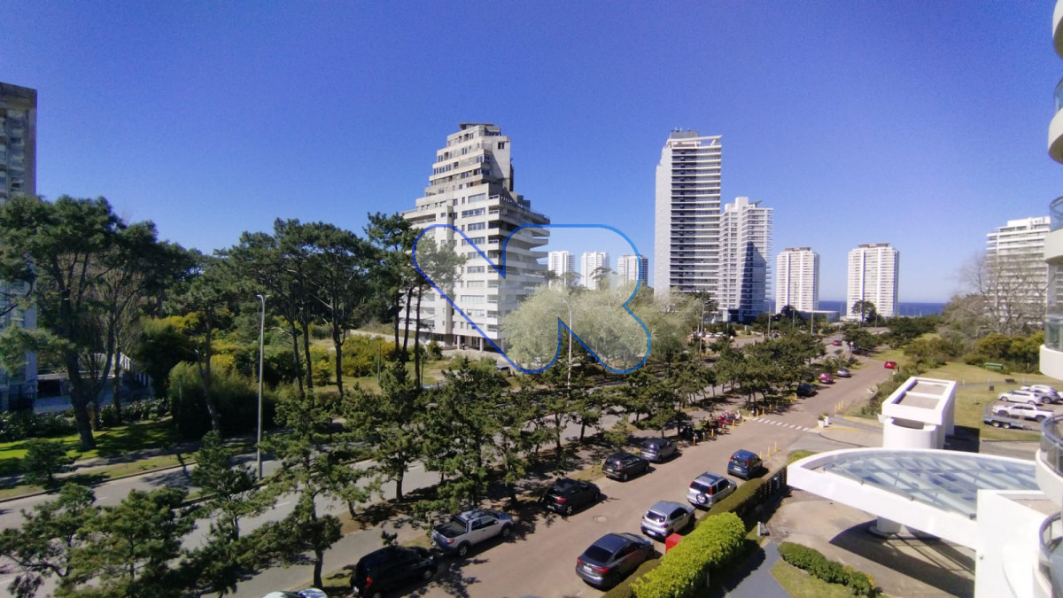 Apartamento ID.201 - Oportunidad VENTA apartamento 3 dormitorios 3 baños Brava Excelentes amenities 