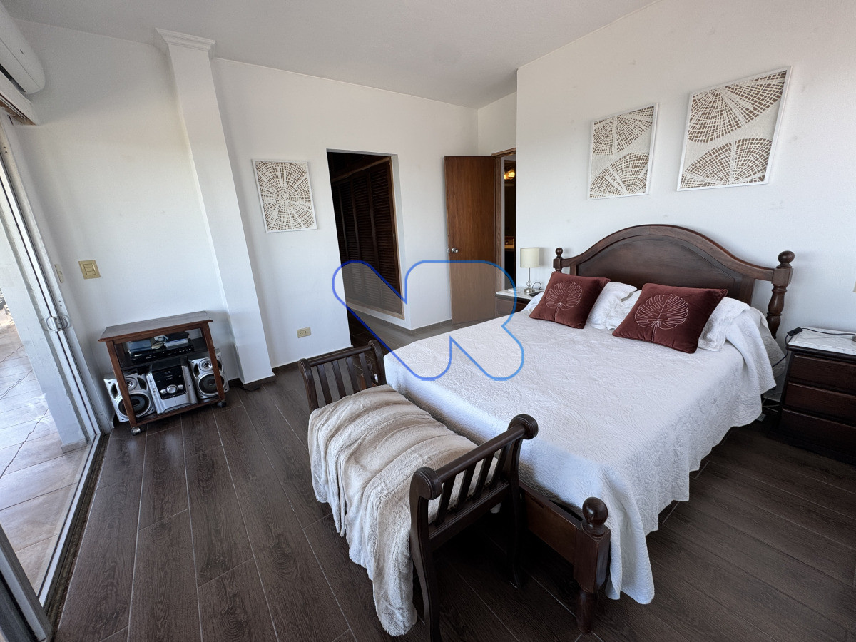Apartamento ID.194 - Venta de Apartamento 2 dormitorios, 2 baños en Punta del Este - Parada 14 Roosevelt