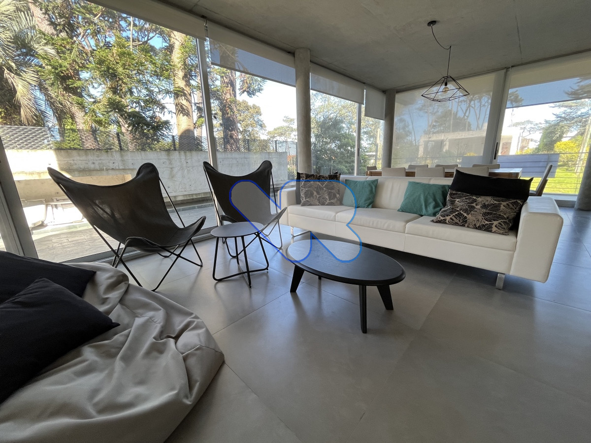 Apartamento ID.10 - VENDO Apartamento De Diseño,  amplio y moderno 3 Dormitorios En Suite, Amplio Con Parrillero, 2 Garage  Playa mansa , Punta del este