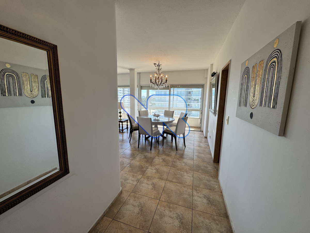 Apartamento ID.194 - Venta de Apartamento 2 dormitorios, 2 baños en Punta del Este - Parada 14 Roosevelt