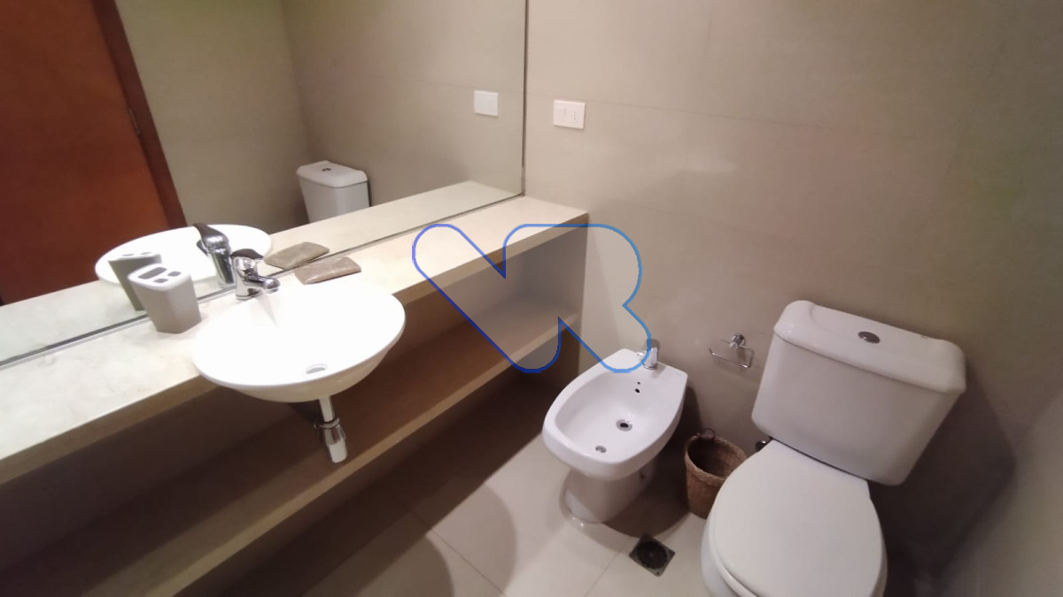 Apartamento ID.107 - Vendo Apartamento Punta del Este 3 dormitorios en suite, piscina climatizada con terraza parrillero