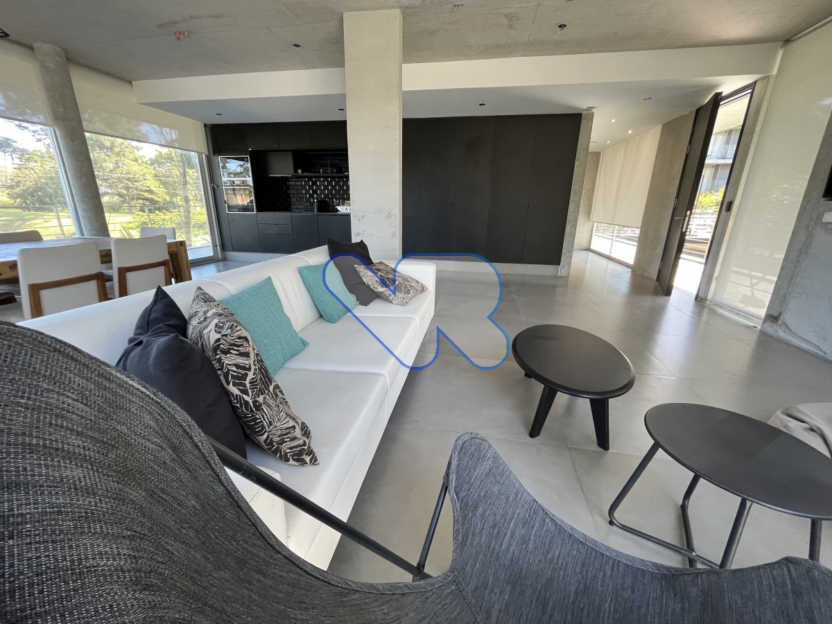 Apartamento ID.10 - VENDO Apartamento De Diseño,  amplio y moderno 3 Dormitorios En Suite, Amplio Con Parrillero, 2 Garage  Playa mansa , Punta del este