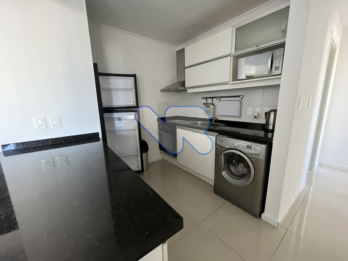 Apartamento ID.176 - Vendo apartamento bien ubicado en Punta del Este dos dormitorios y dos baños, terraza con parrillero