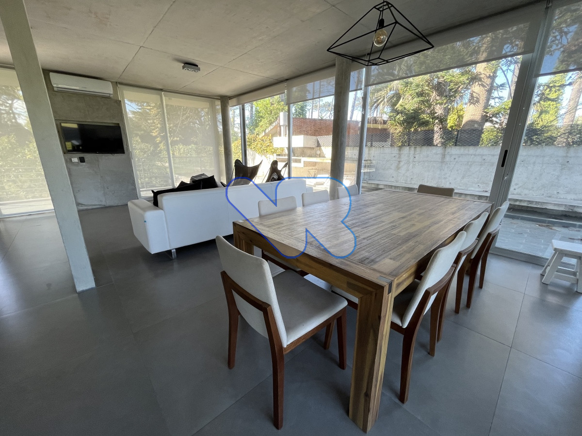 Apartamento ID.10 - VENDO Apartamento De Diseño,  amplio y moderno 3 Dormitorios En Suite, Amplio Con Parrillero, 2 Garage  Playa mansa , Punta del este