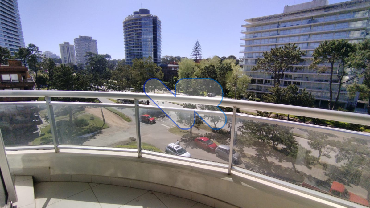 Apartamento ID.201 - Oportunidad VENTA apartamento 3 dormitorios 3 baños Brava Excelentes amenities 