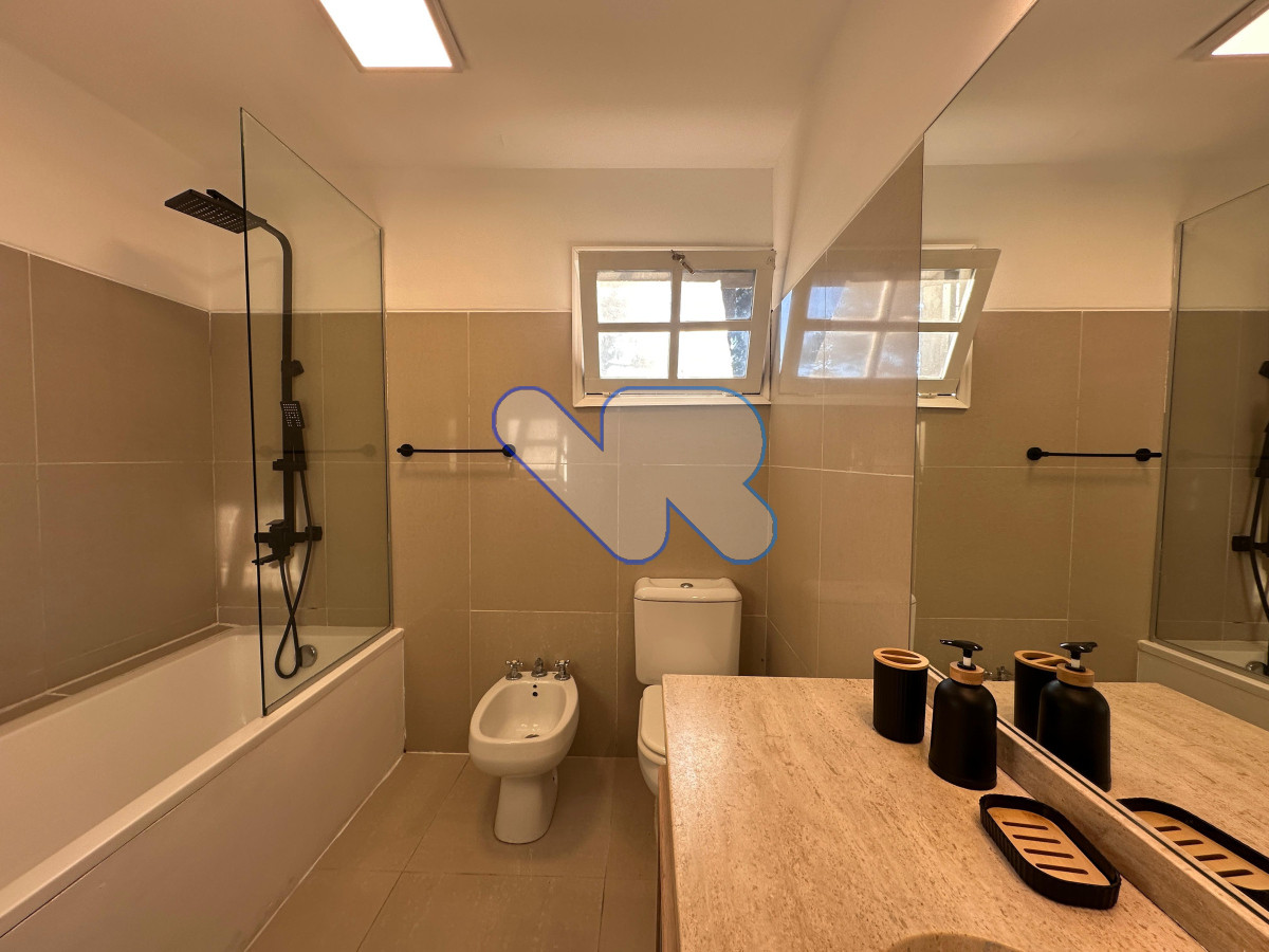 Apartamento ID.165 - Vendo hermoso apartamento amplio, reciclado y muy bien equipado Zona Cantegrill Punta del Este